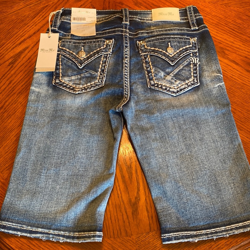 Miss Me Mid Rise Bermuda Size 29